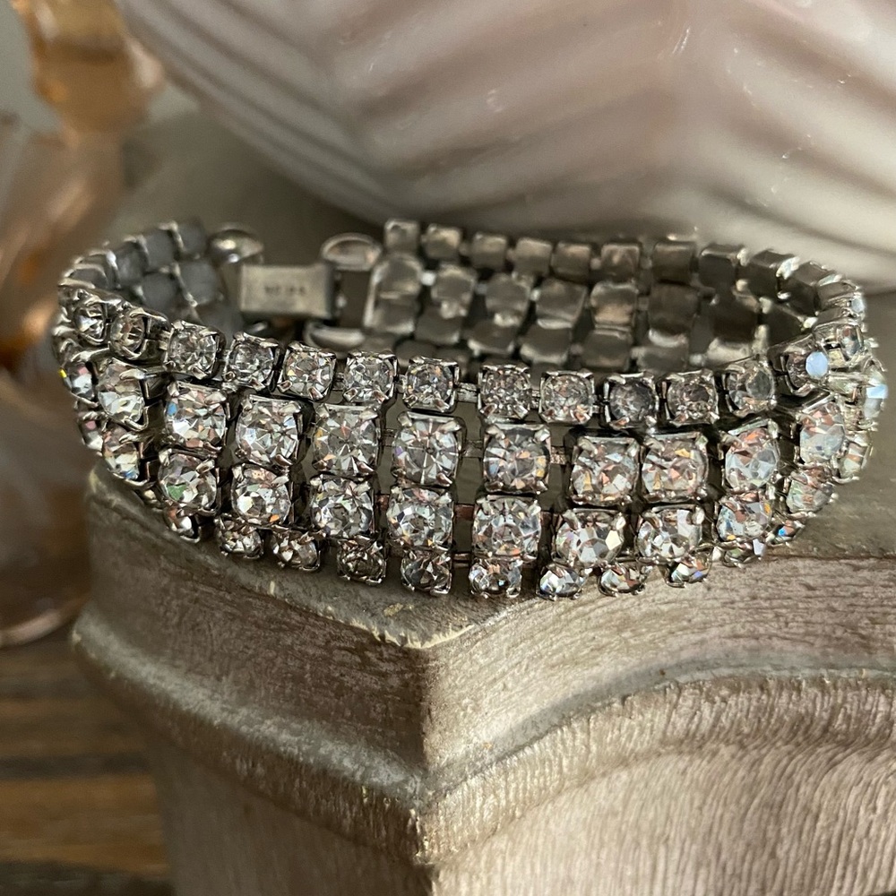 RARE Vintage Pretty WEISS‎ Signed Clear Rhinestone Silver Tone Cuff Bracelet - Picture 8 of 16